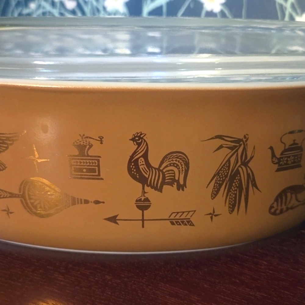 Pyrex AmerixanaEmbellished Casserole Dish - Picture 2 of 4